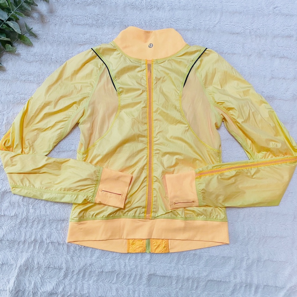Lululemon RUN: Two To Make It True Jacket - Picture 4 of 14